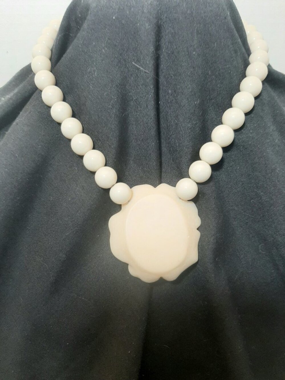 1980's Acrylic necklace with carved Rose. Right on trend. - Picture 2 of 4
